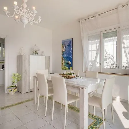 וילה Sirenuse Sleeps 12 Air Con Wifi נראנו