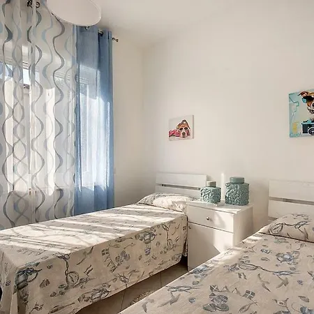 Sirenuse Sleeps 12 Air Con Wifi וילה