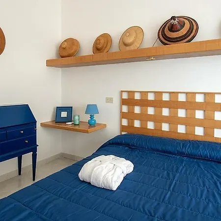 Sirenuse Sleeps 12 Air Con Wifi וילה נראנו