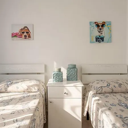 Sirenuse Sleeps 12 Air Con Wifi נראנו