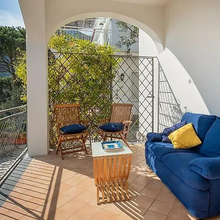 Sirenuse Sleeps 12 Air Con Wifi