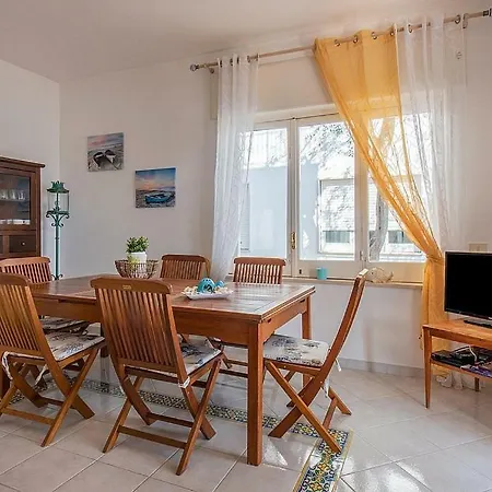 Sirenuse Sleeps 12 Air Con Wifi וילה