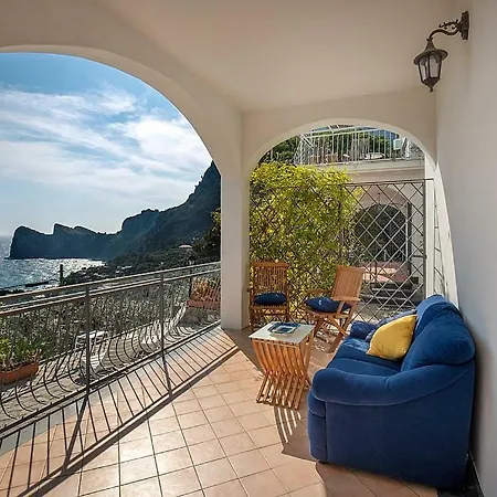 Sirenuse Sleeps 12 Air Con Wifi *